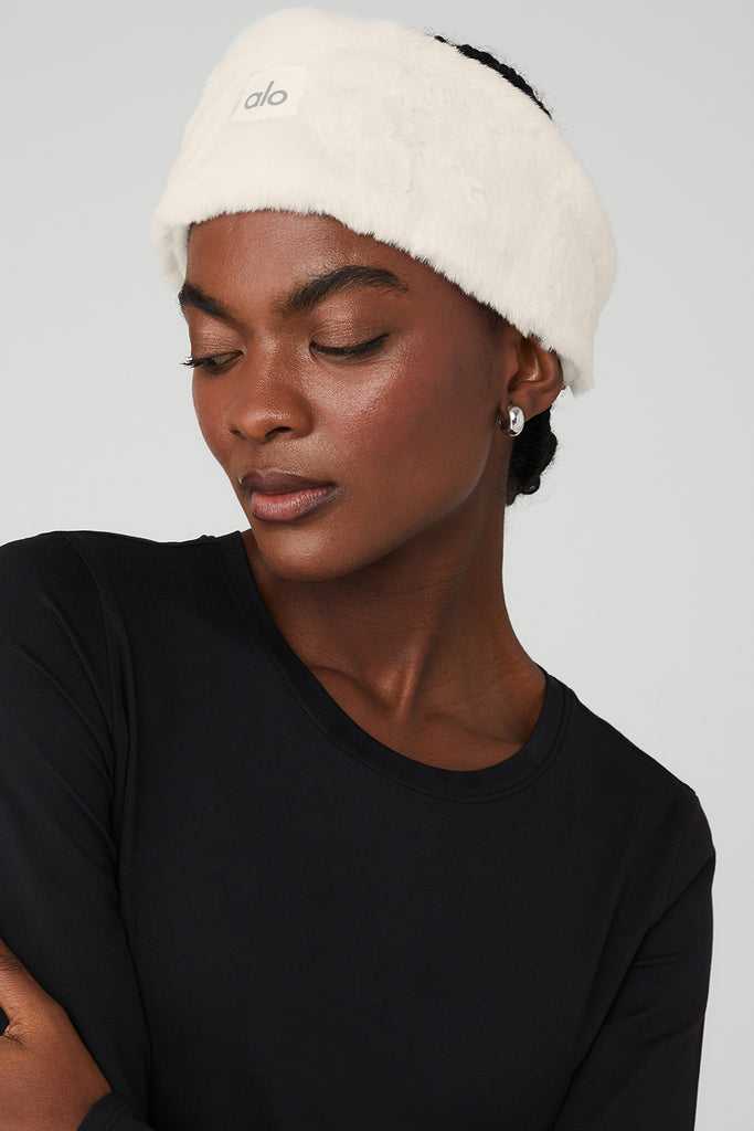 Klobouky Alo Yoga Faux Fur Ear Warmers Bílé | ONQLMZG-78