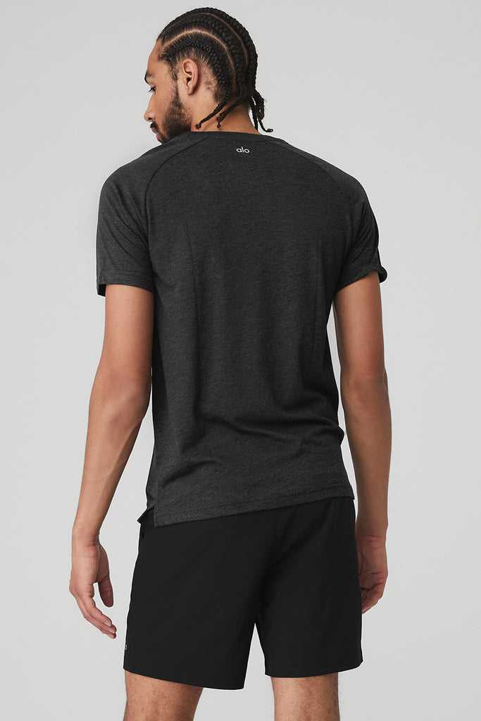 Short Sleeve Alo Yoga The Triumph Crew Neck Tee Černé | AJTIQVC-76