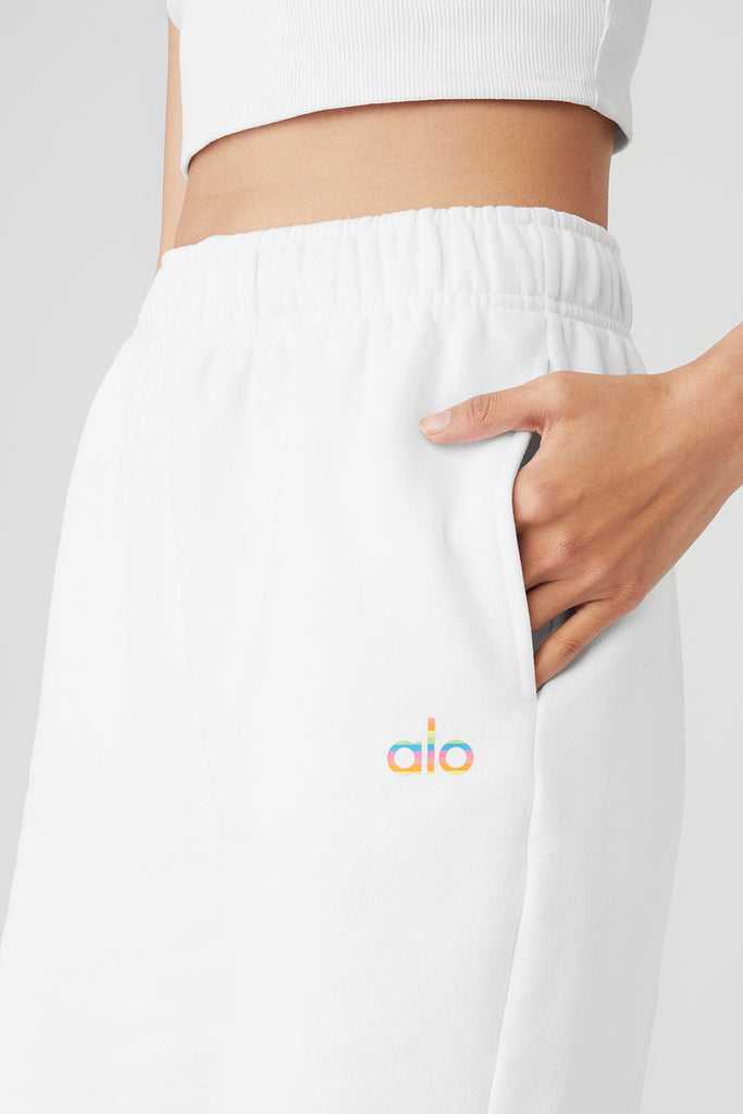 Šortky Alo Yoga Pride Accolade Sweat Bílé | ECIFBAM-27